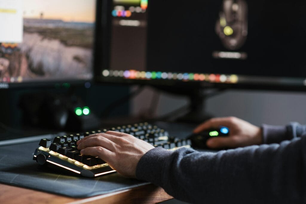 Sites de apostas: O guia definitivo para iniciantes que querem dominar o jogo 1 teclado gamer jogando