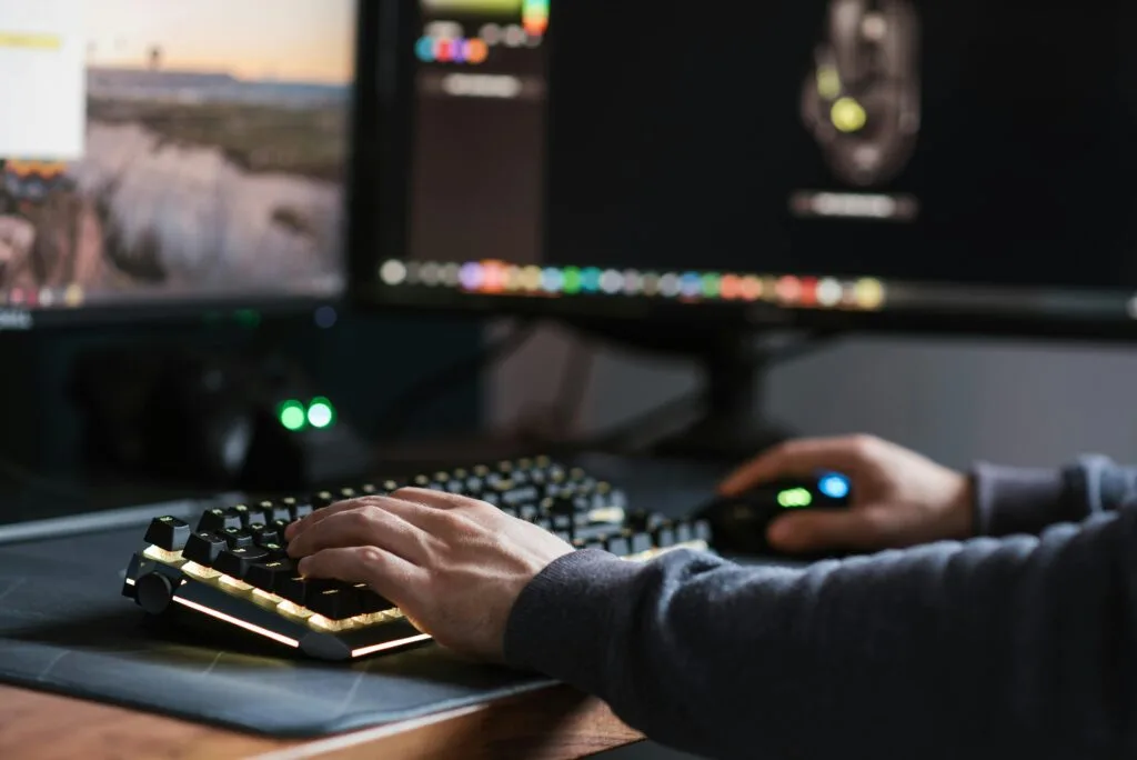 Sites de apostas: O guia definitivo para iniciantes que querem dominar o jogo 1 teclado gamer jogando